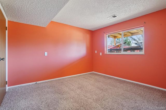 1745 S Pratt Parkway, Longmont, CO 80501