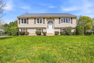 366 Oak St, Shrewsbury, MA 01545