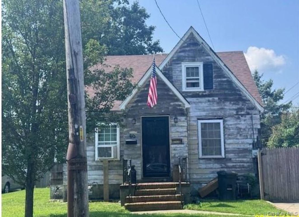 60 Center Avenue, Bay Shore, NY 11706