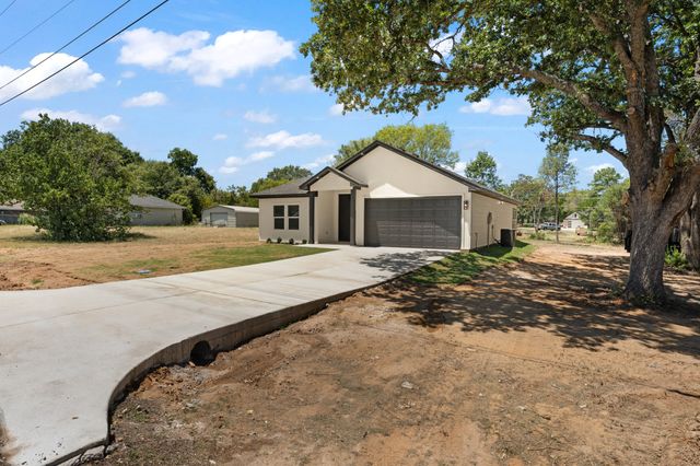 104 Clear Fork Street, Gun Barrel City, TX 75156