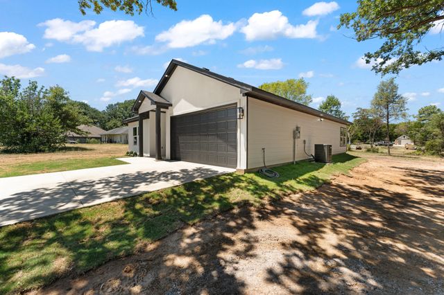 104 Clear Fork Street, Gun Barrel City, TX 75156