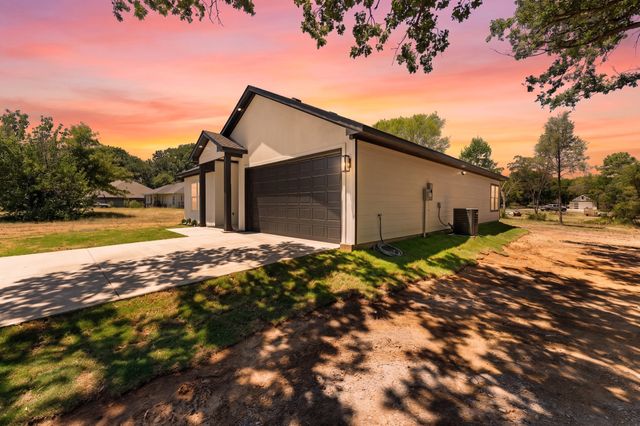 104 Clear Fork Street, Gun Barrel City, TX 75156