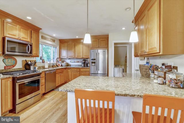 1048 DALEBROOK DR, Alexandria, VA 22308