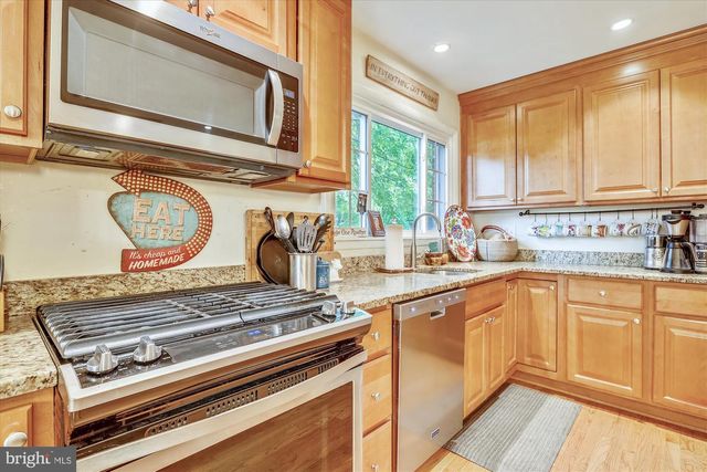 1048 DALEBROOK DR, Alexandria, VA 22308