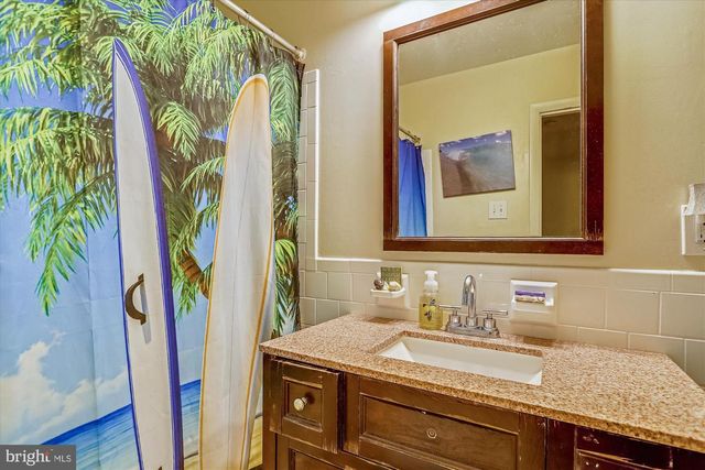 1048 DALEBROOK DR, Alexandria, VA 22308