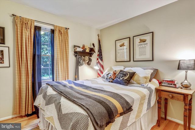 1048 DALEBROOK DR, Alexandria, VA 22308