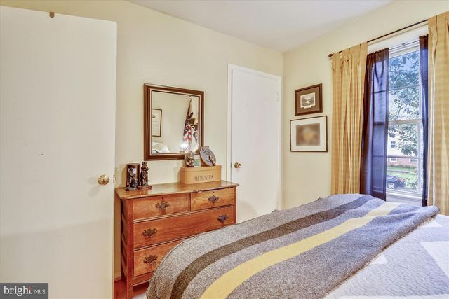 1048 DALEBROOK DR, Alexandria, VA 22308