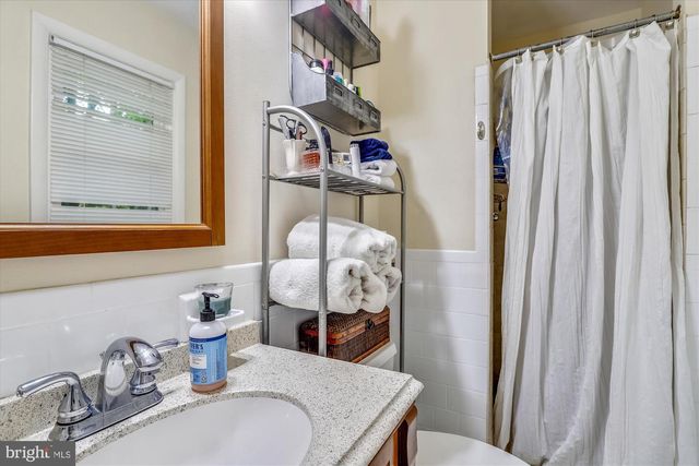 1048 DALEBROOK DR, Alexandria, VA 22308