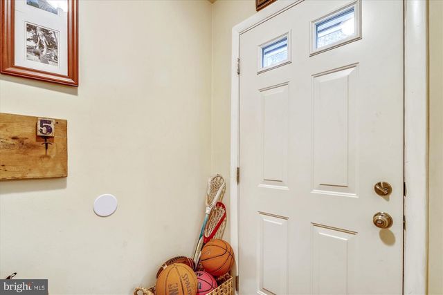 1048 DALEBROOK DR, Alexandria, VA 22308