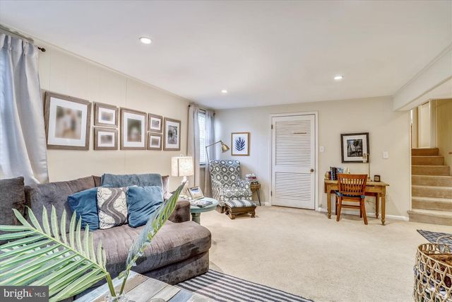 1048 DALEBROOK DR, Alexandria, VA 22308