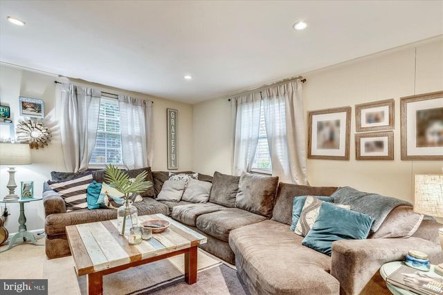 1048 DALEBROOK DR, Alexandria, VA 22308