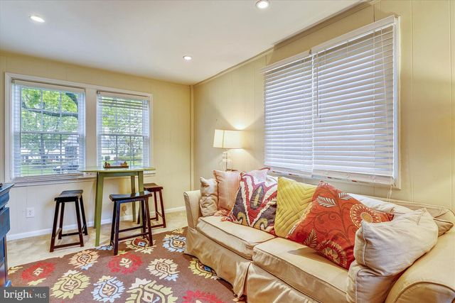 1048 DALEBROOK DR, Alexandria, VA 22308