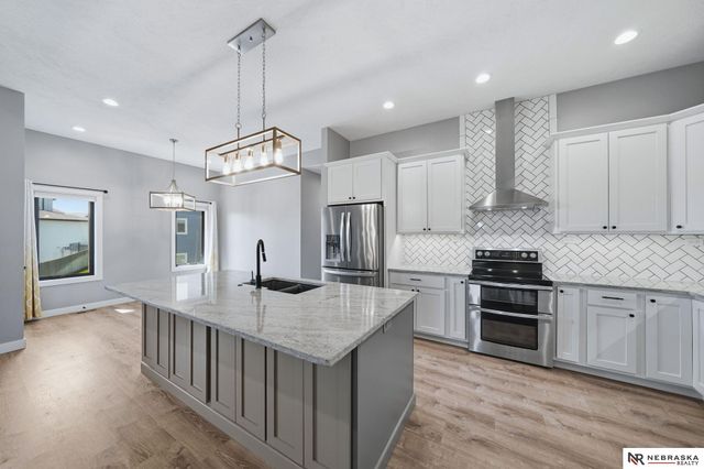9725 Modena Court, Lincoln, NE 68526