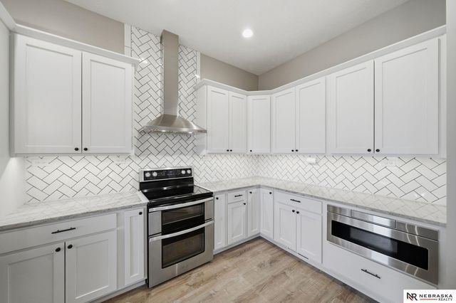 9725 Modena Court, Lincoln, NE 68526