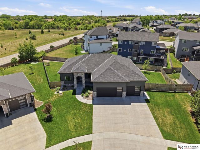 9725 Modena Court, Lincoln, NE 68526