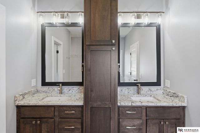 9725 Modena Court, Lincoln, NE 68526
