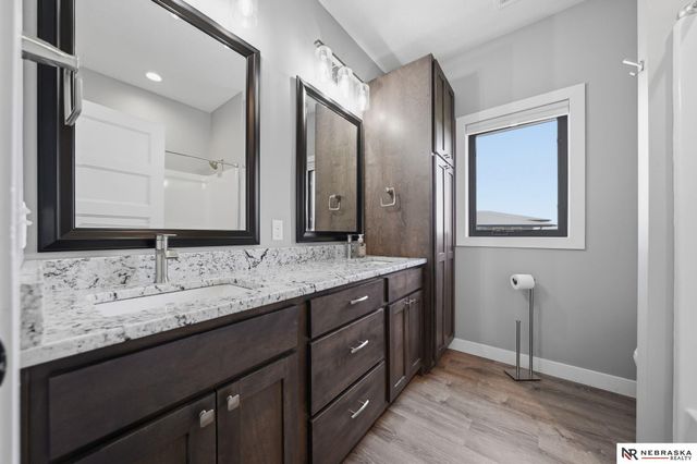 9725 Modena Court, Lincoln, NE 68526