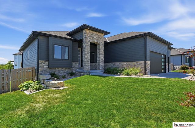 9725 Modena Court, Lincoln, NE 68526