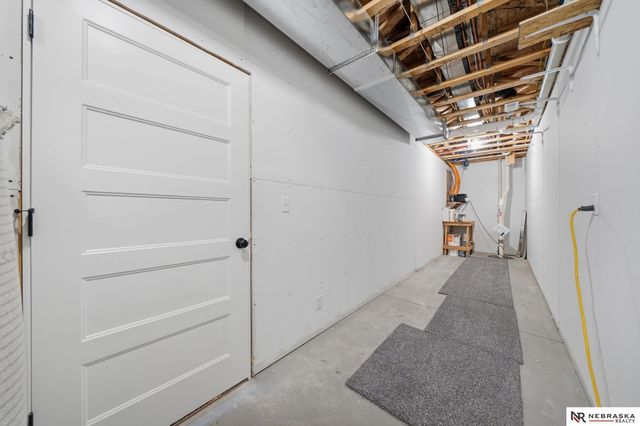 9725 Modena Court, Lincoln, NE 68526