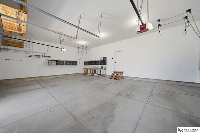9725 Modena Court, Lincoln, NE 68526