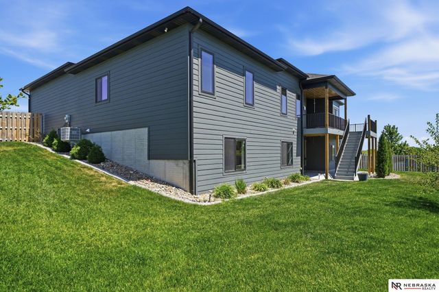 9725 Modena Court, Lincoln, NE 68526