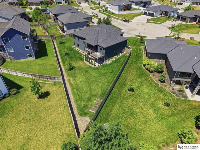 9725 Modena Court, Lincoln, NE 68526