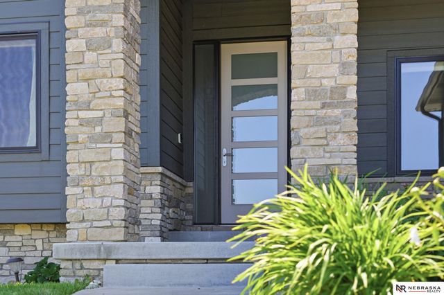 9725 Modena Court, Lincoln, NE 68526