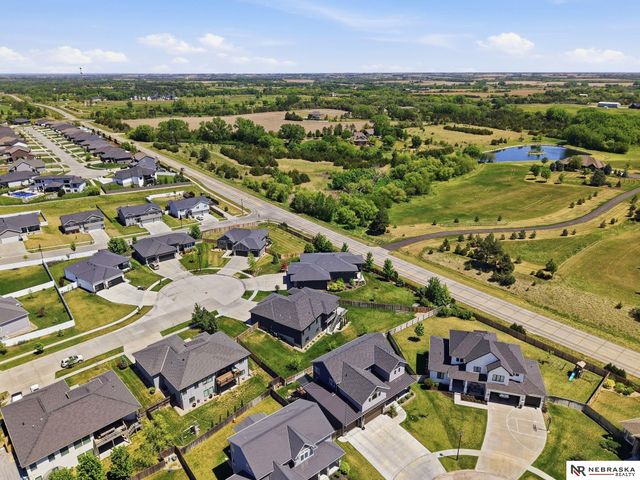 9725 Modena Court, Lincoln, NE 68526