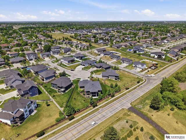 9725 Modena Court, Lincoln, NE 68526