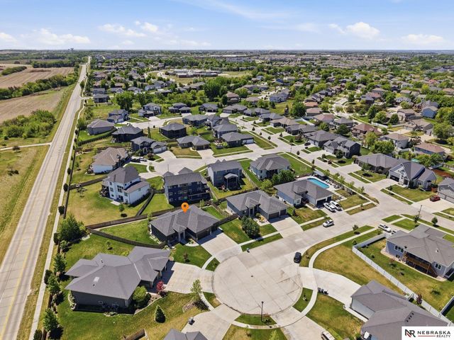9725 Modena Court, Lincoln, NE 68526