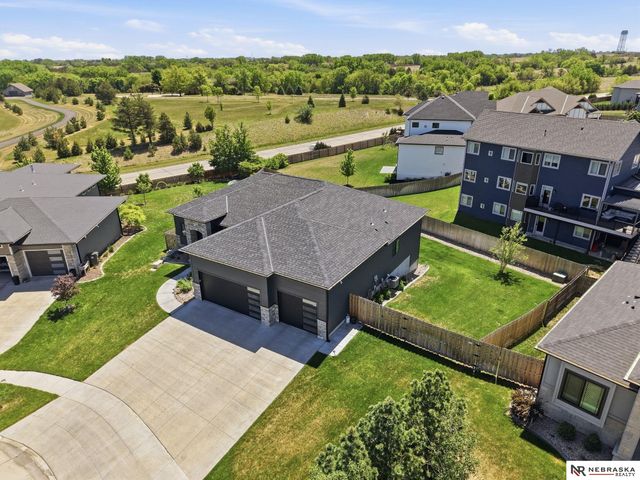 9725 Modena Court, Lincoln, NE 68526