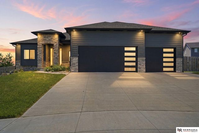 9725 Modena Court, Lincoln, NE 68526