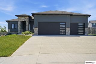9725 Modena Court, Lincoln, NE 68526