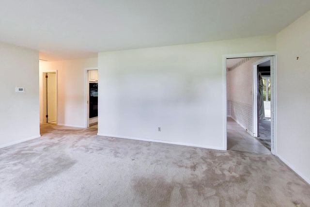 4917 Bonner Drive, Mchenry, IL 60050