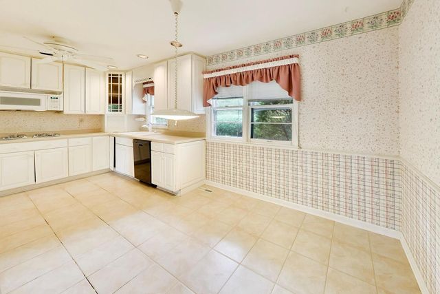 4917 Bonner Drive, Mchenry, IL 60050