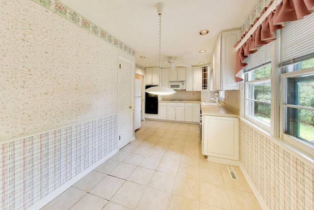4917 Bonner Drive, Mchenry, IL 60050