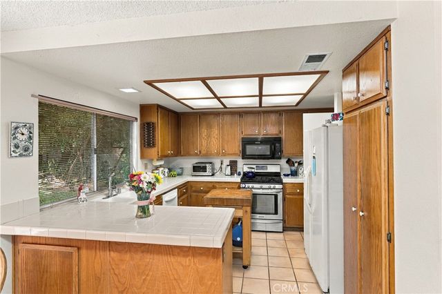 439 Mission Grove N, Riverside, CA 92506