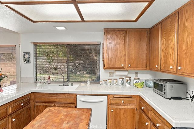439 Mission Grove N, Riverside, CA 92506