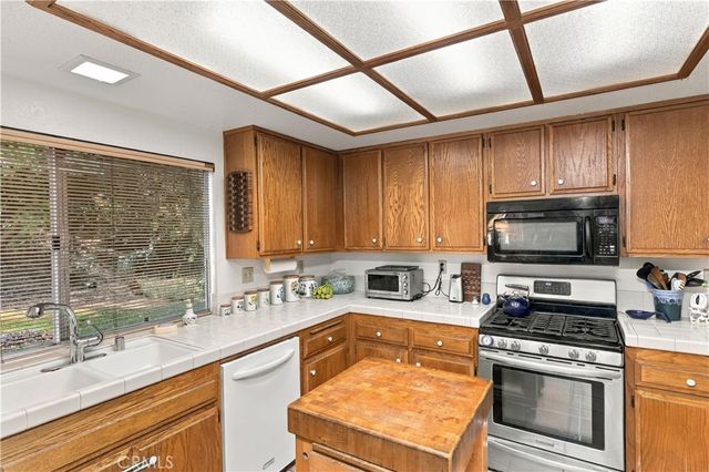 439 Mission Grove N, Riverside, CA 92506