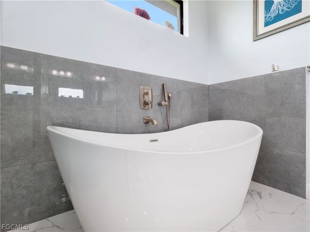 5002 Agualinda BLVD, Cape Coral, FL 33914