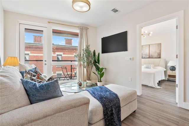 3725 Butler St 406, Lawrenceville, PA 15201