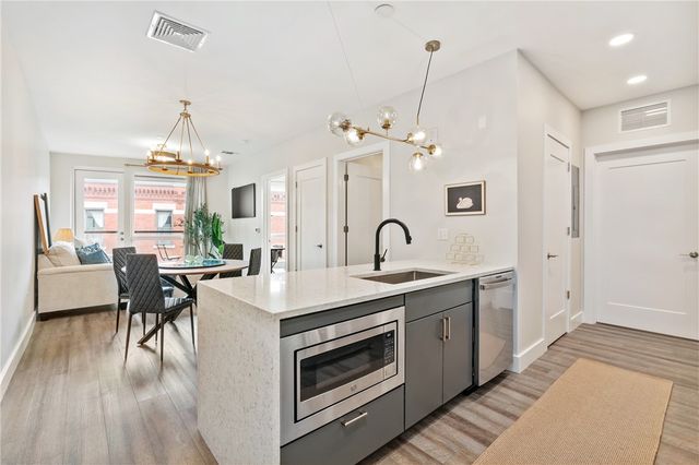 3725 Butler St 406, Lawrenceville, PA 15201