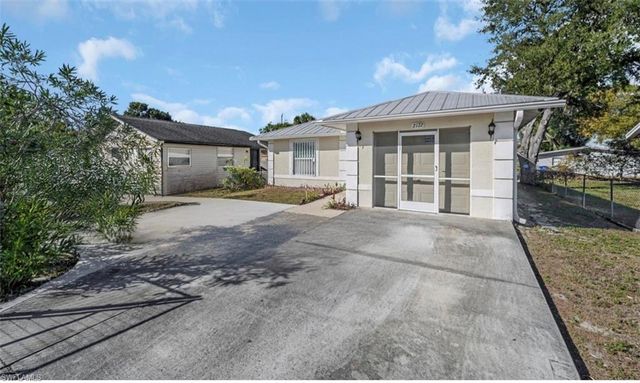 2172 Simon CT, Fort Myers, FL 33916