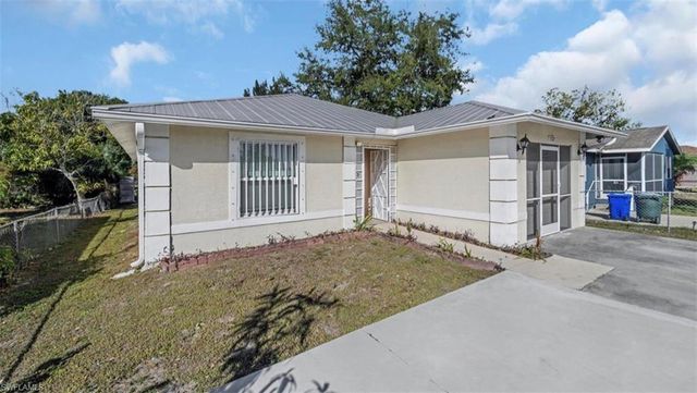 2172 Simon CT, Fort Myers, FL 33916