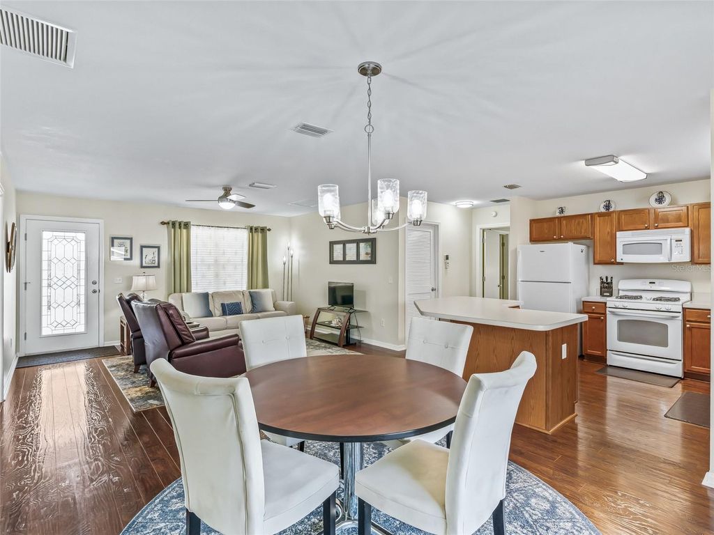 Image 13 of property listing at 445 KEYHOLE STREET, The Villages, FL 32162