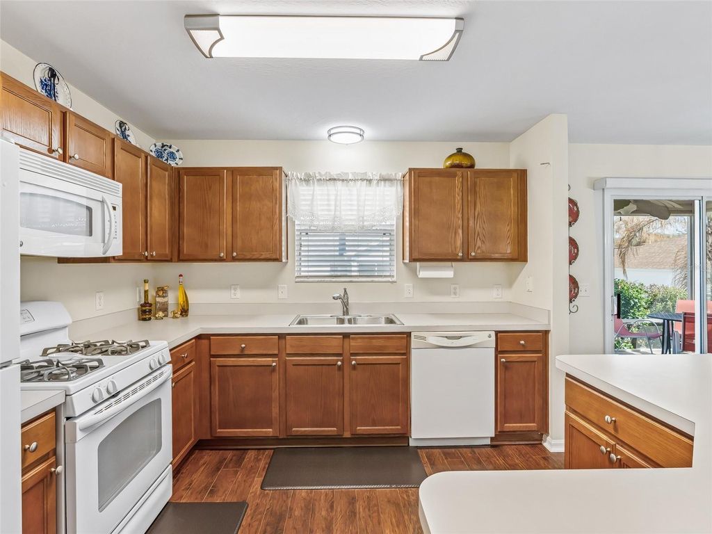 Image 15 of property listing at 445 KEYHOLE STREET, The Villages, FL 32162