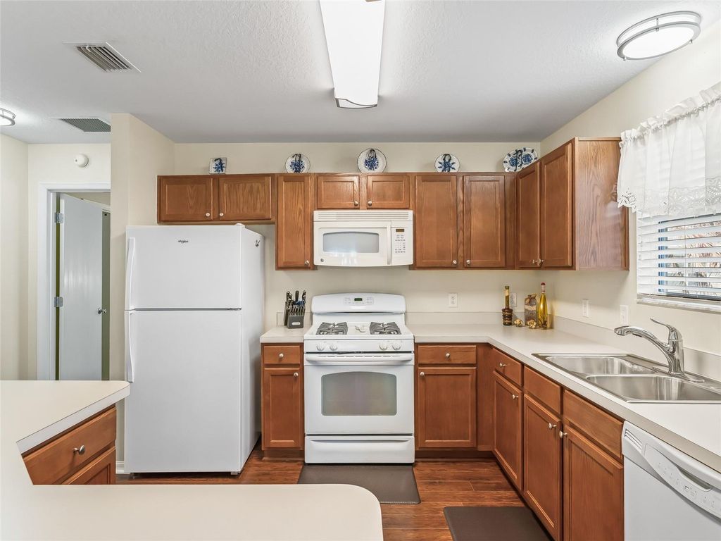 Image 16 of property listing at 445 KEYHOLE STREET, The Villages, FL 32162