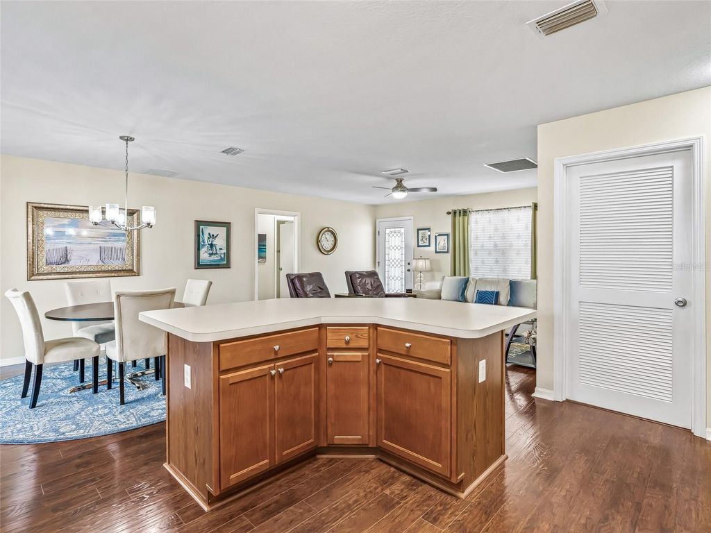 Image 18 of property listing at 445 KEYHOLE STREET, The Villages, FL 32162