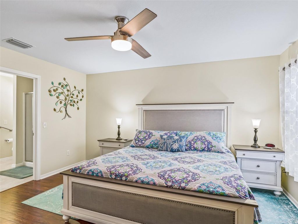 Image 20 of property listing at 445 KEYHOLE STREET, The Villages, FL 32162