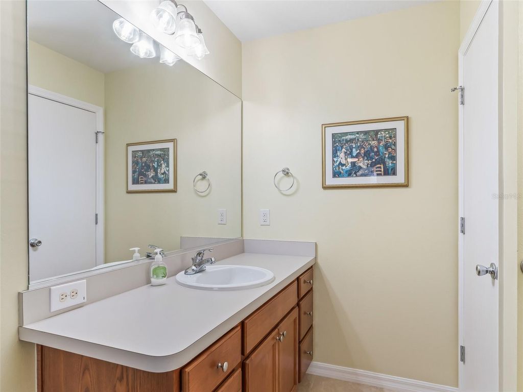 Image 23 of property listing at 445 KEYHOLE STREET, The Villages, FL 32162